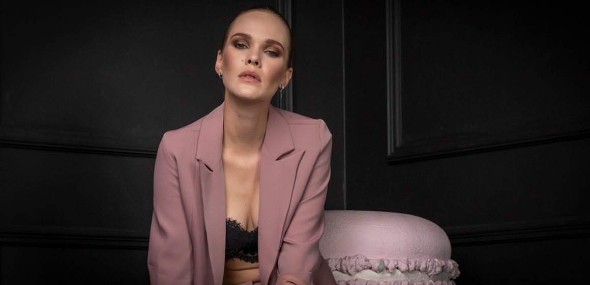 Fashion portét s fotografickými monitory BenQ a světelnou technikou FOMEI Fashion portét s fotografickými monitory BenQ a světelnou technikou FOMEI